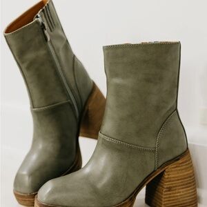 Stylish Green Ankle Boots